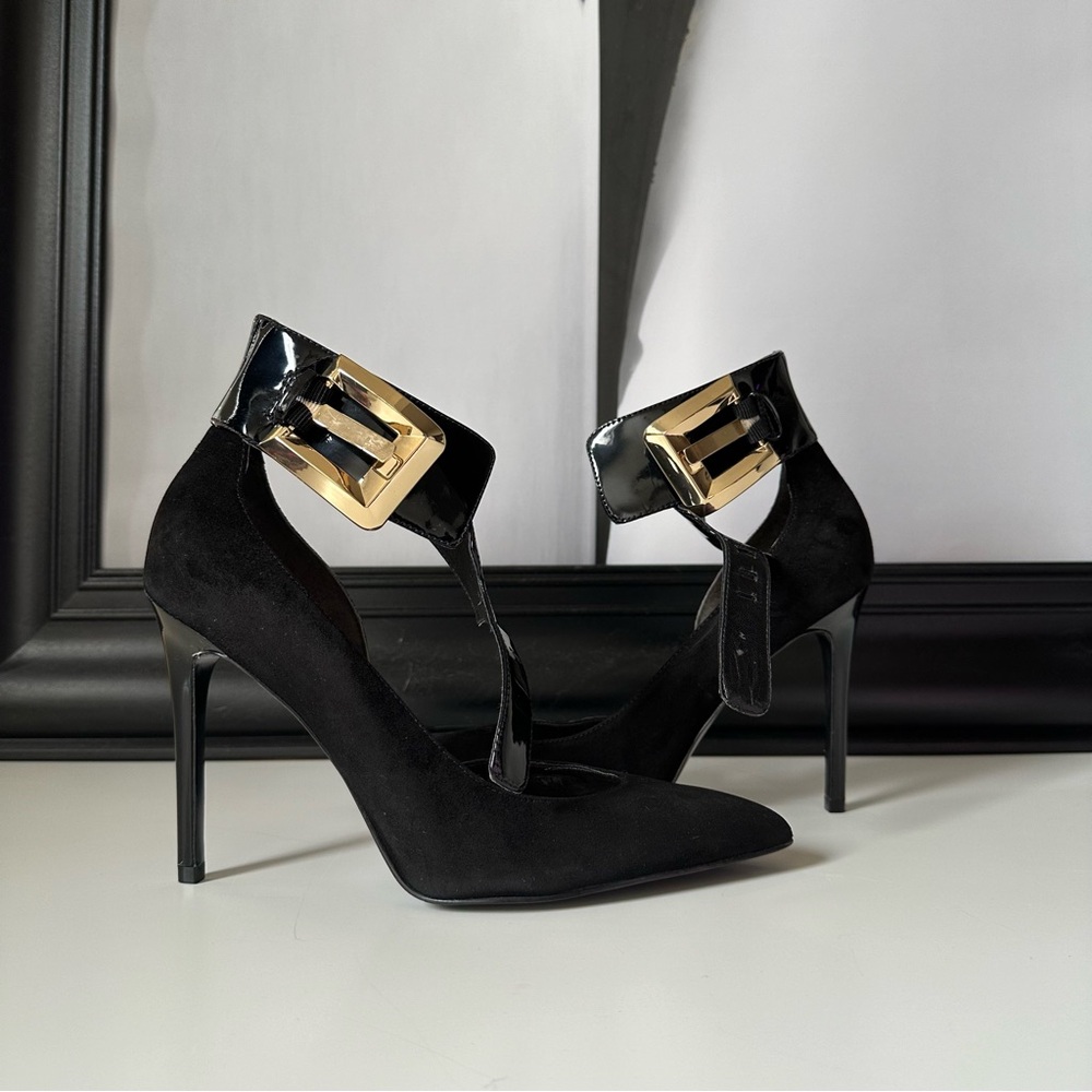 Black velvet Guess heels.